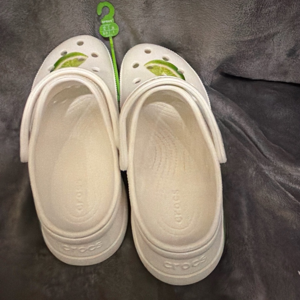CROCS white sandals with green lime print - Picture 5 of 7